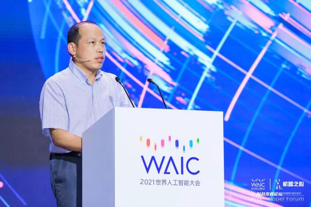 机器之心|WAIC 2021 | 好博体育副总裁肖嵘：创「芯」时代 打造自进化城市智能体